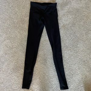 Lululemon Wunder Under leggings (older edition)